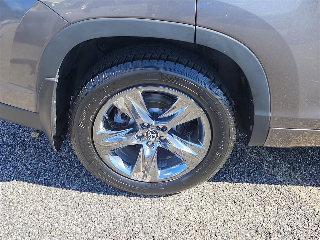 used 2017 Toyota Highlander car, priced at $27,237