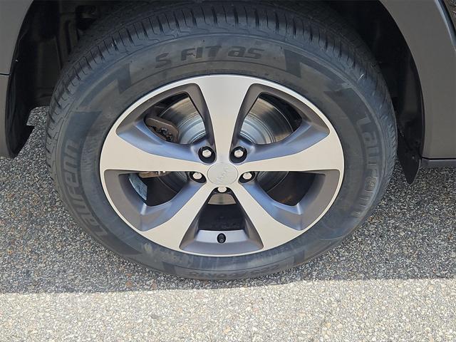 used 2021 Jeep Cherokee car, priced at $25,987