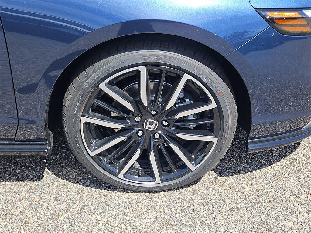 new 2025 Honda Accord Hybrid car, priced at $39,300