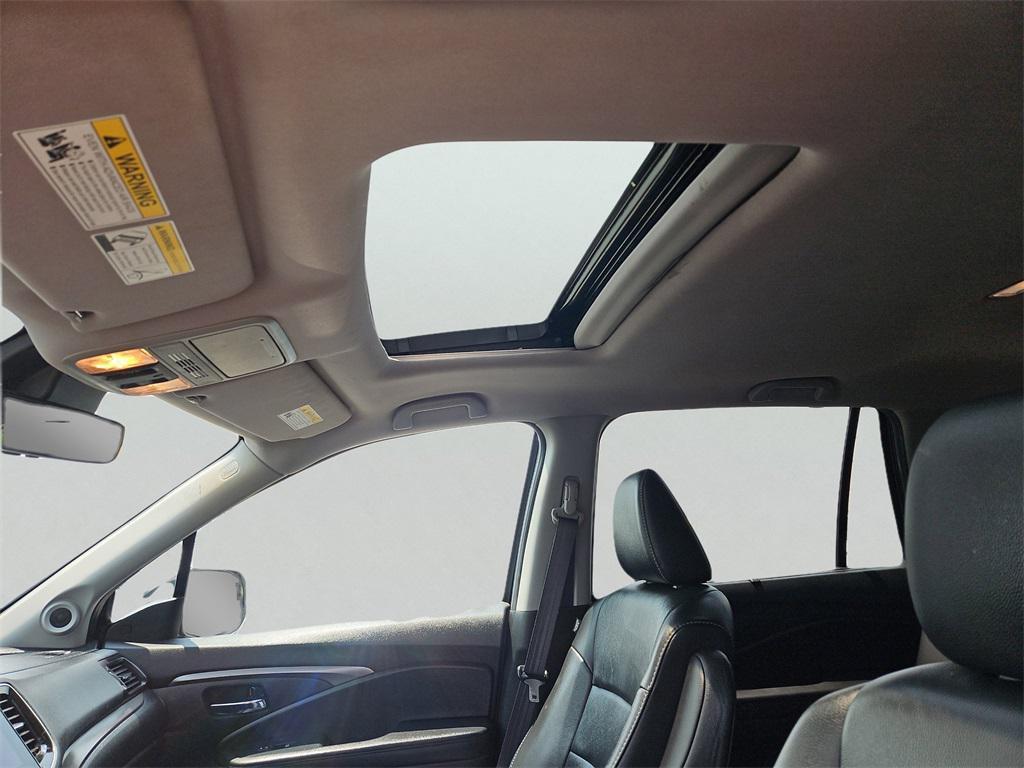 used 2022 Honda Pilot car, priced at $34,987