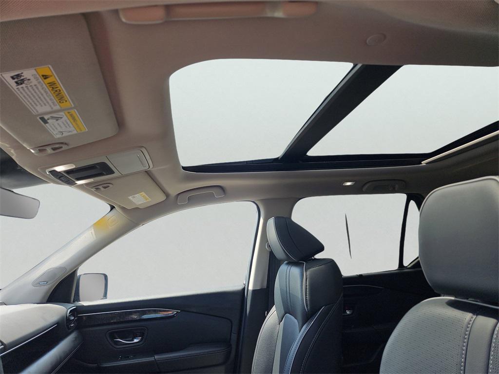 used 2025 Honda Pilot car, priced at $49,987