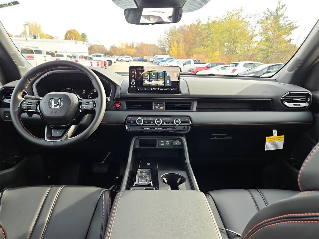 new 2025 Honda Pilot car, priced at $51,375