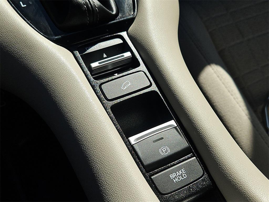 used 2025 Honda HR-V car, priced at $27,887