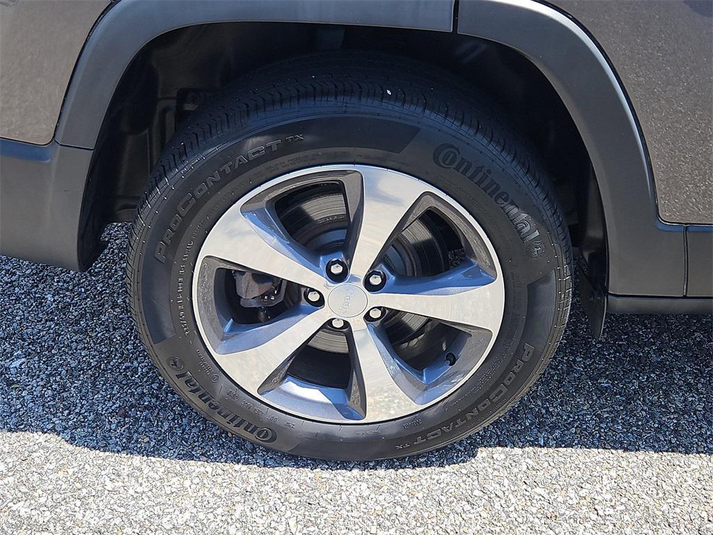 used 2019 Jeep Cherokee car, priced at $21,987