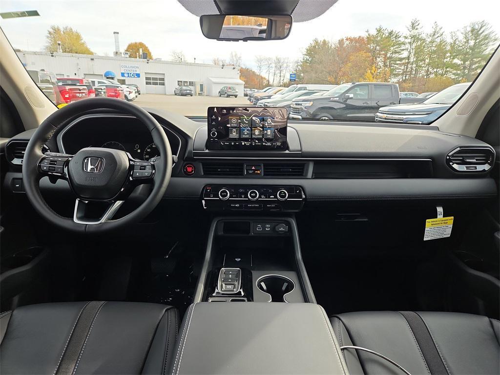new 2025 Honda Pilot car, priced at $47,825