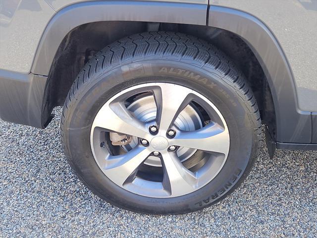 used 2021 Jeep Cherokee car, priced at $25,987