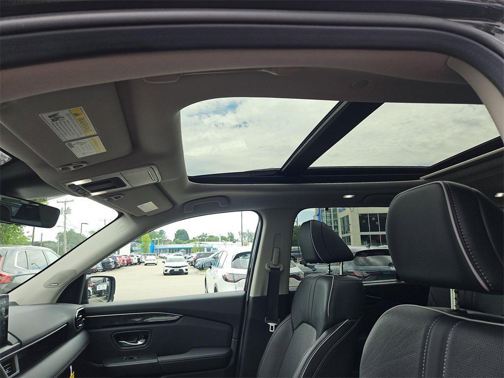 new 2025 Honda Pilot car, priced at $54,530