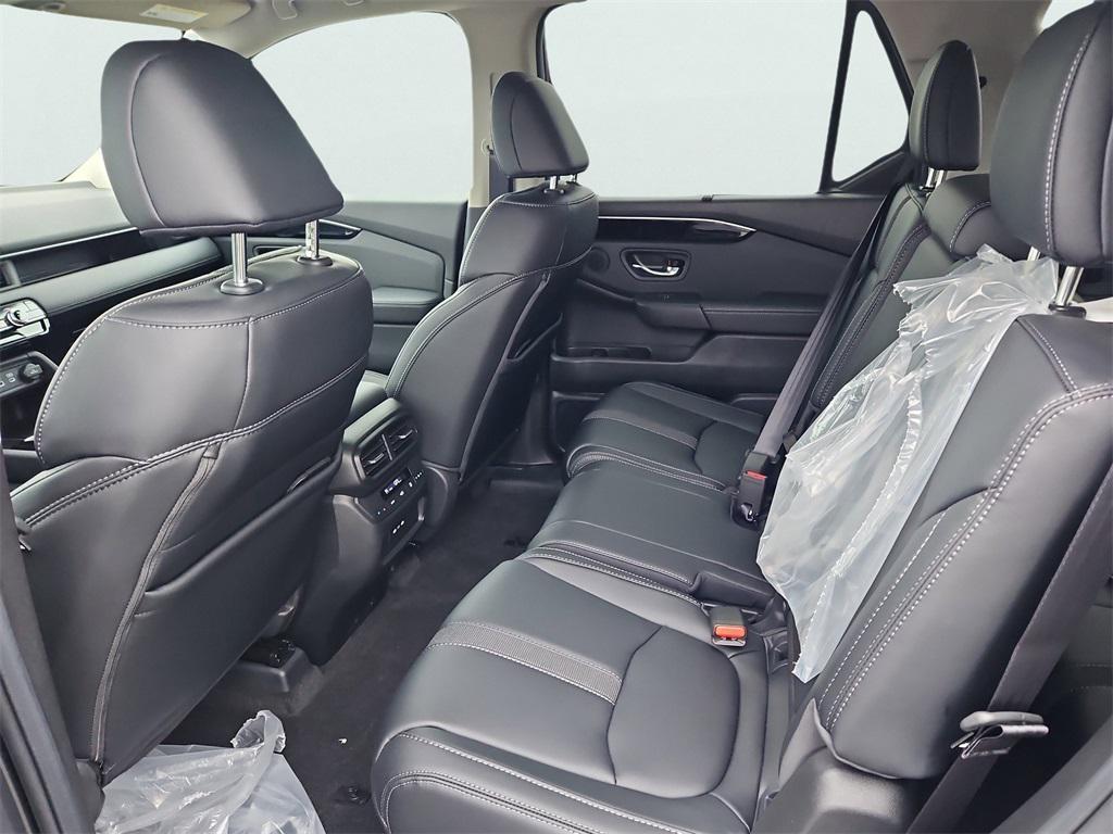 new 2025 Honda Pilot car, priced at $47,095