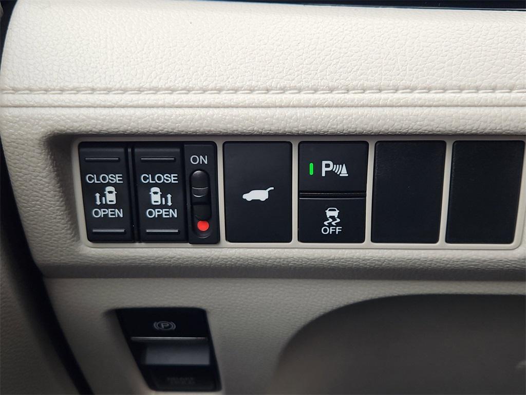 used 2025 Honda Odyssey car, priced at $45,987