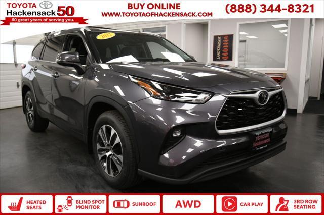 used 2022 Toyota Highlander car, priced at $38,491