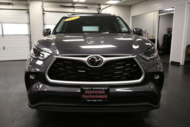 used 2022 Toyota Highlander car, priced at $38,491