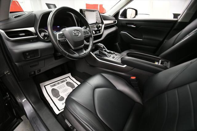 used 2022 Toyota Highlander car, priced at $38,491