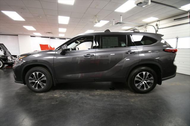 used 2022 Toyota Highlander car, priced at $38,491