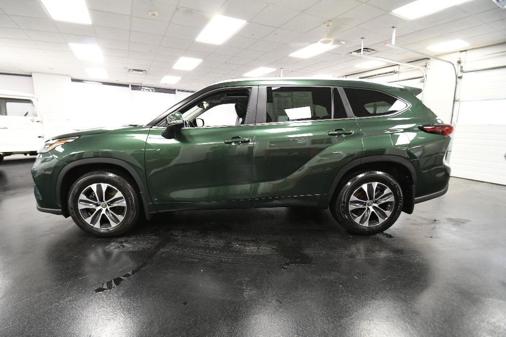 used 2024 Toyota Highlander car, priced at $42,900