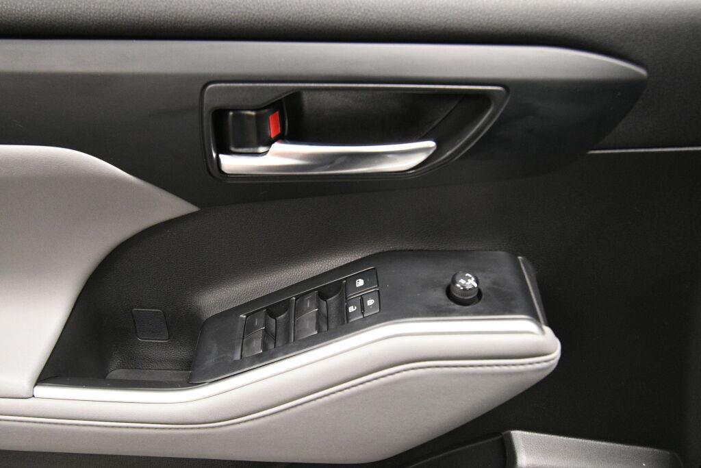 used 2022 Toyota Highlander car, priced at $34,991