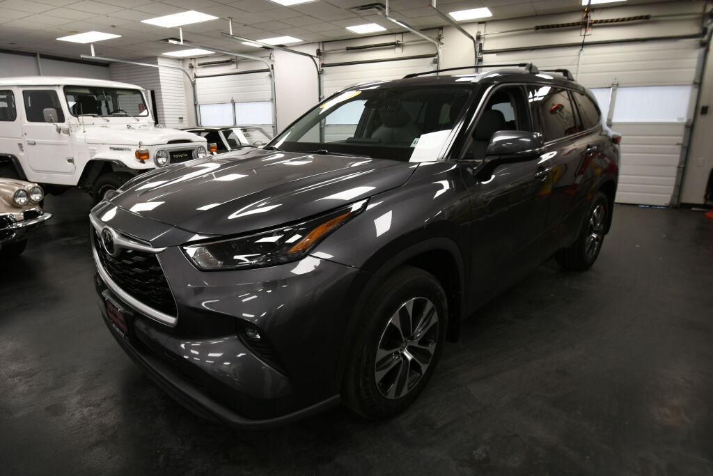 used 2022 Toyota Highlander car, priced at $34,991