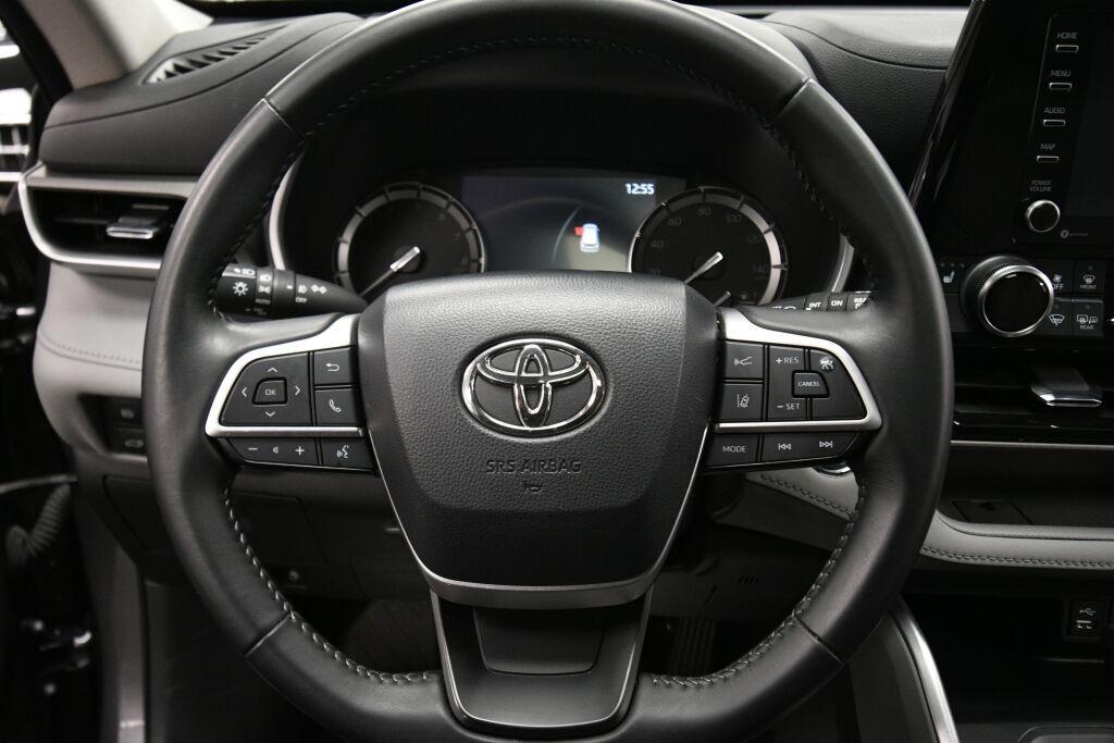 used 2022 Toyota Highlander car, priced at $34,991