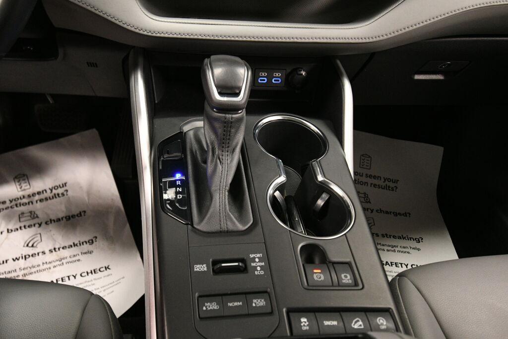 used 2022 Toyota Highlander car, priced at $34,991