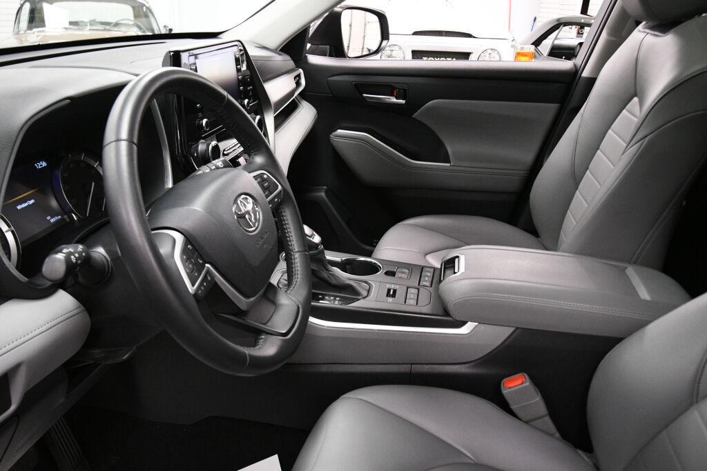 used 2022 Toyota Highlander car, priced at $34,991