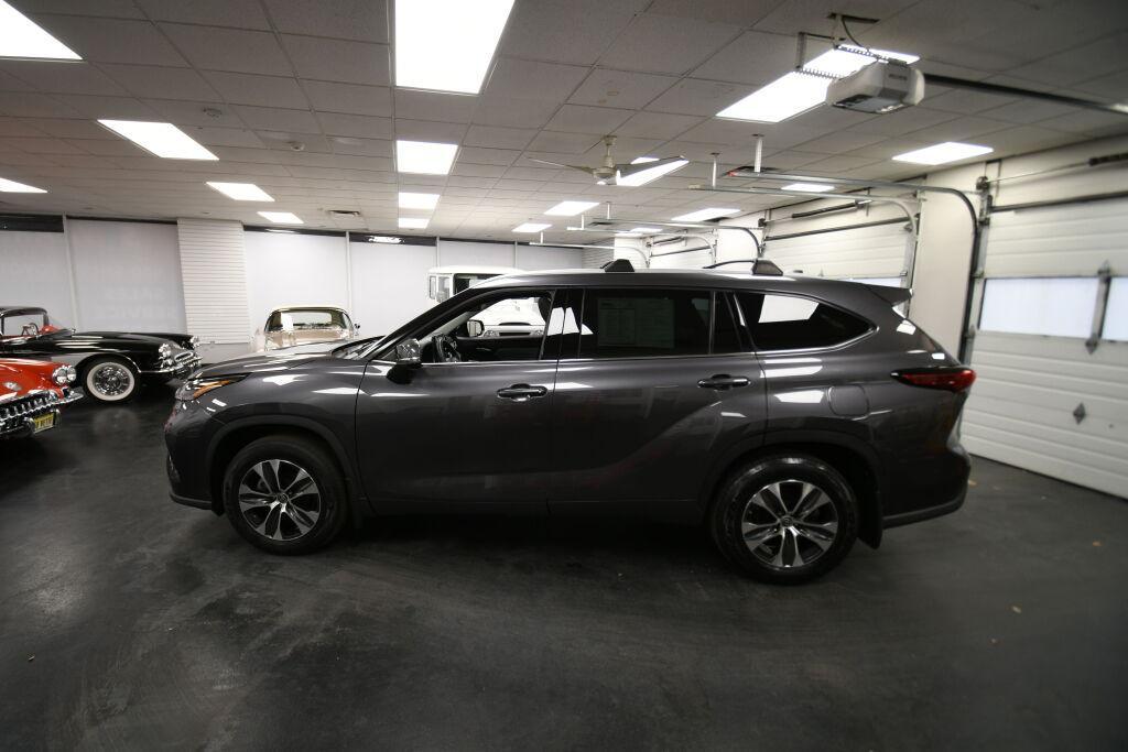 used 2022 Toyota Highlander car, priced at $34,991