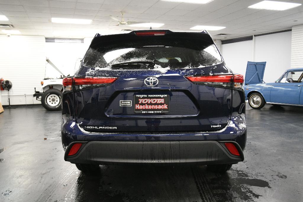 used 2022 Toyota Highlander car, priced at $31,895