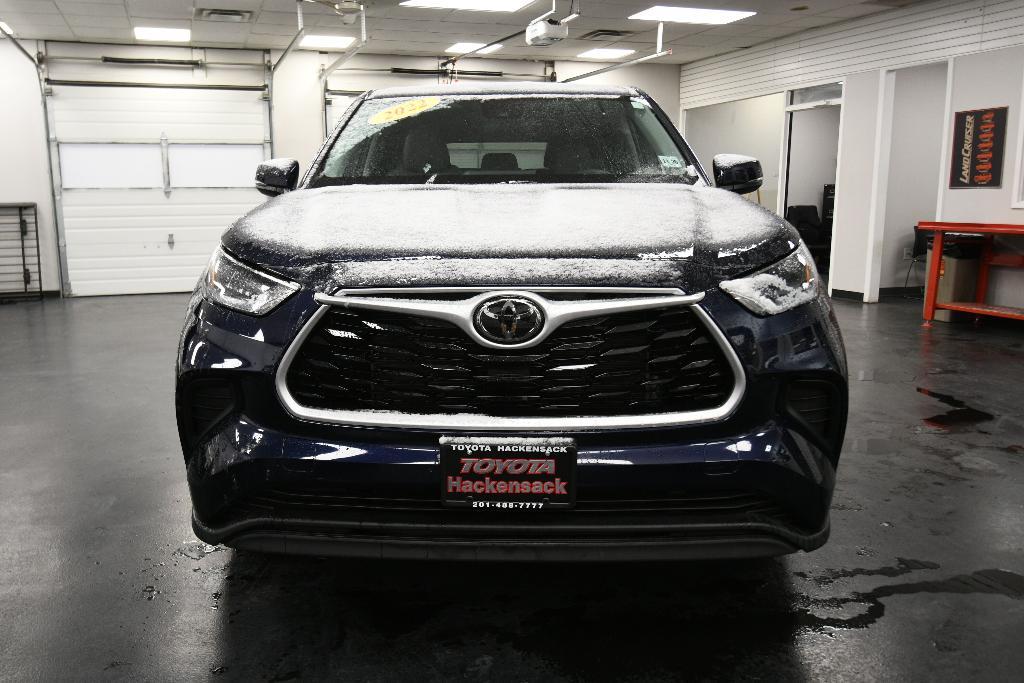 used 2022 Toyota Highlander car, priced at $31,895