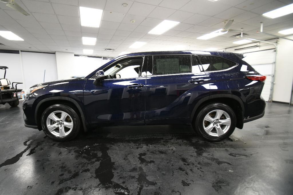 used 2022 Toyota Highlander car, priced at $31,895