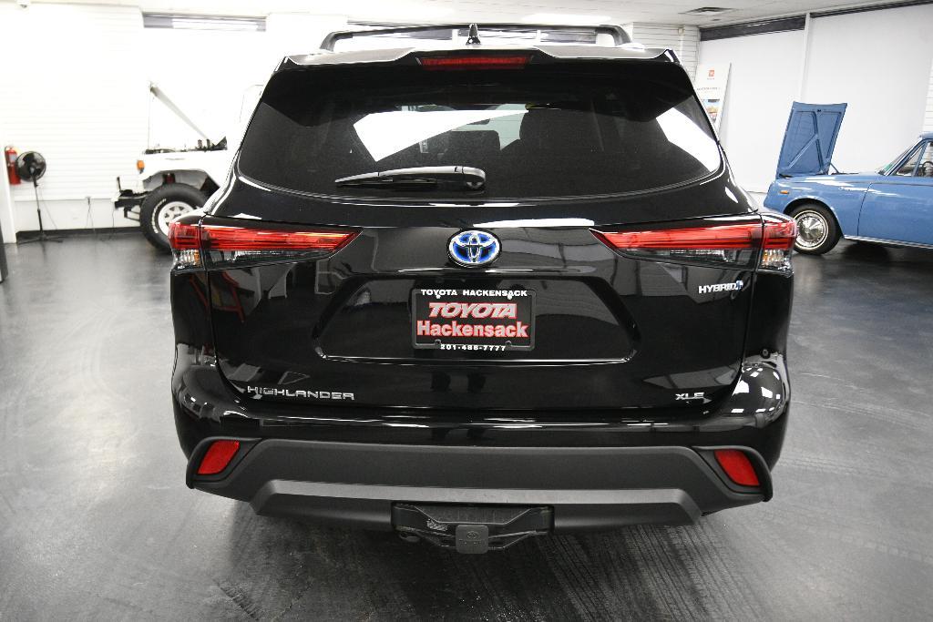 used 2023 Toyota Highlander Hybrid car, priced at $43,995