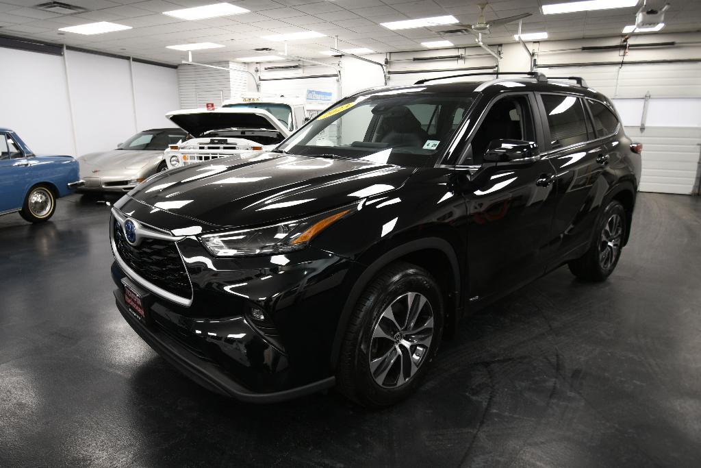 used 2023 Toyota Highlander Hybrid car, priced at $43,995