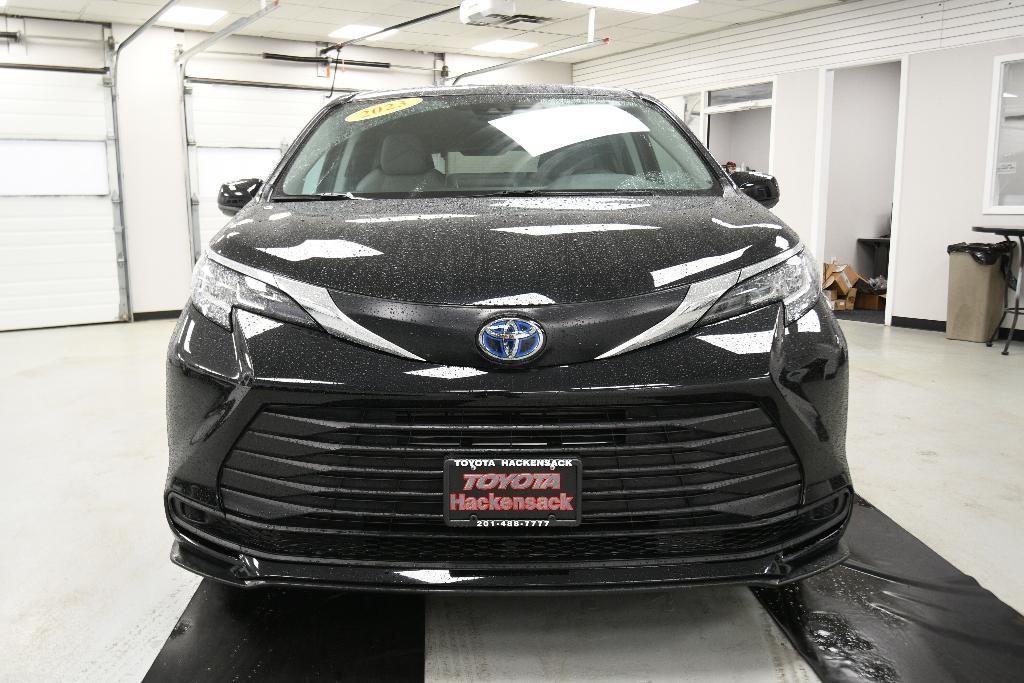 used 2023 Toyota Sienna car, priced at $38,995