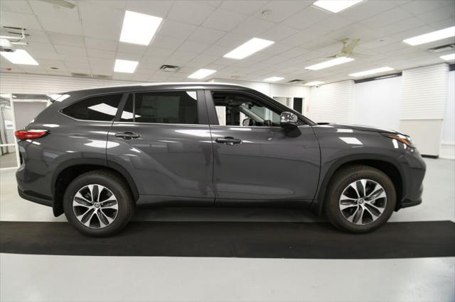 new 2023 Toyota Highlander car, priced at $49,108