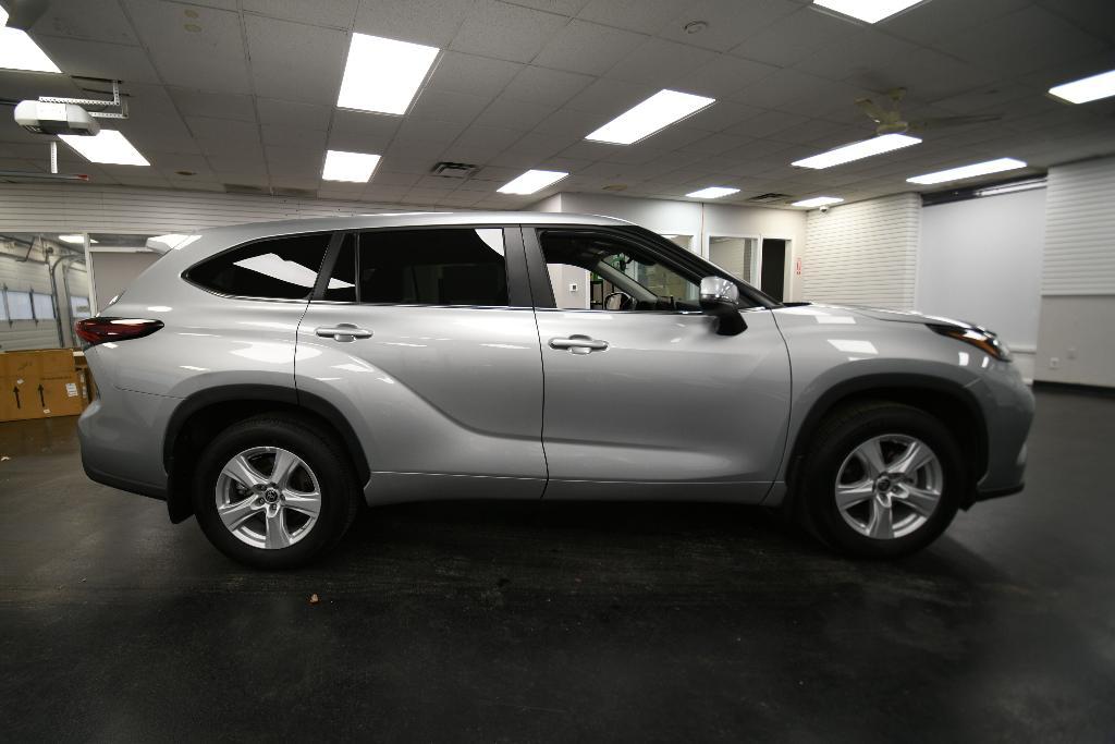 used 2024 Toyota Highlander car, priced at $39,995