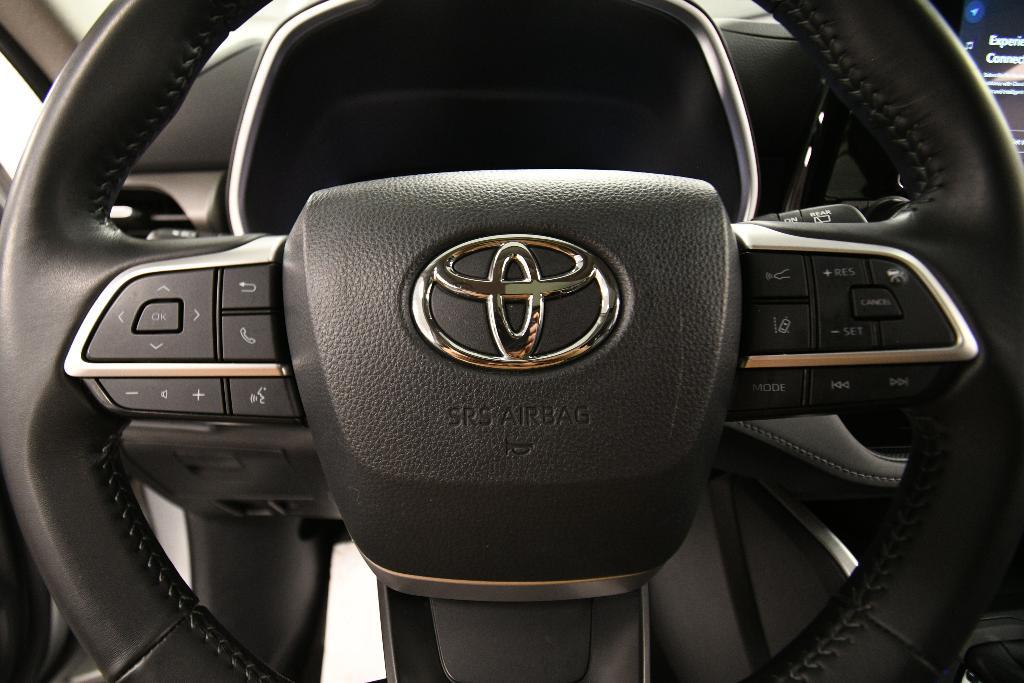 used 2024 Toyota Highlander car, priced at $43,491