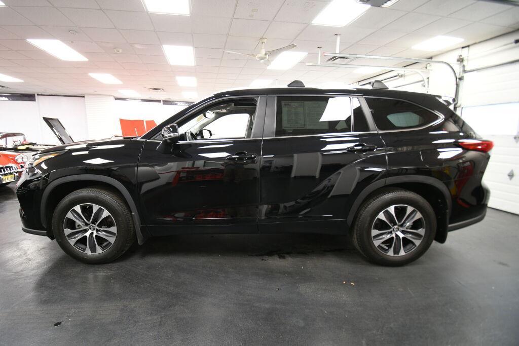 used 2023 Toyota Highlander car, priced at $36,995
