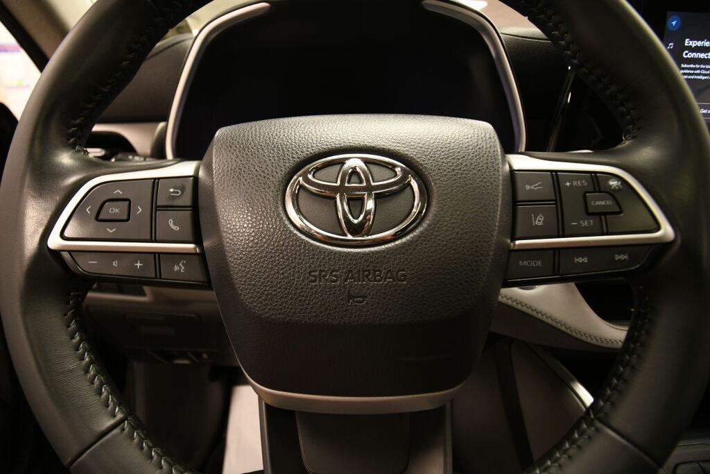 used 2023 Toyota Highlander car, priced at $36,995