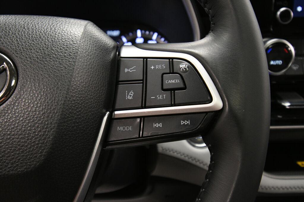 used 2023 Toyota Highlander car, priced at $36,995