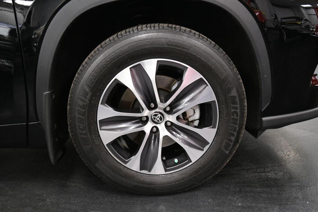 used 2023 Toyota Highlander car, priced at $36,995
