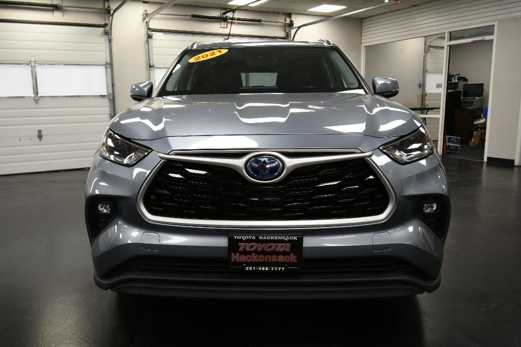 used 2021 Toyota Highlander Hybrid car, priced at $34,995