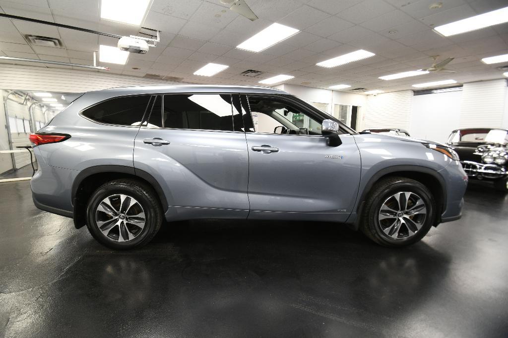 used 2021 Toyota Highlander Hybrid car, priced at $34,995