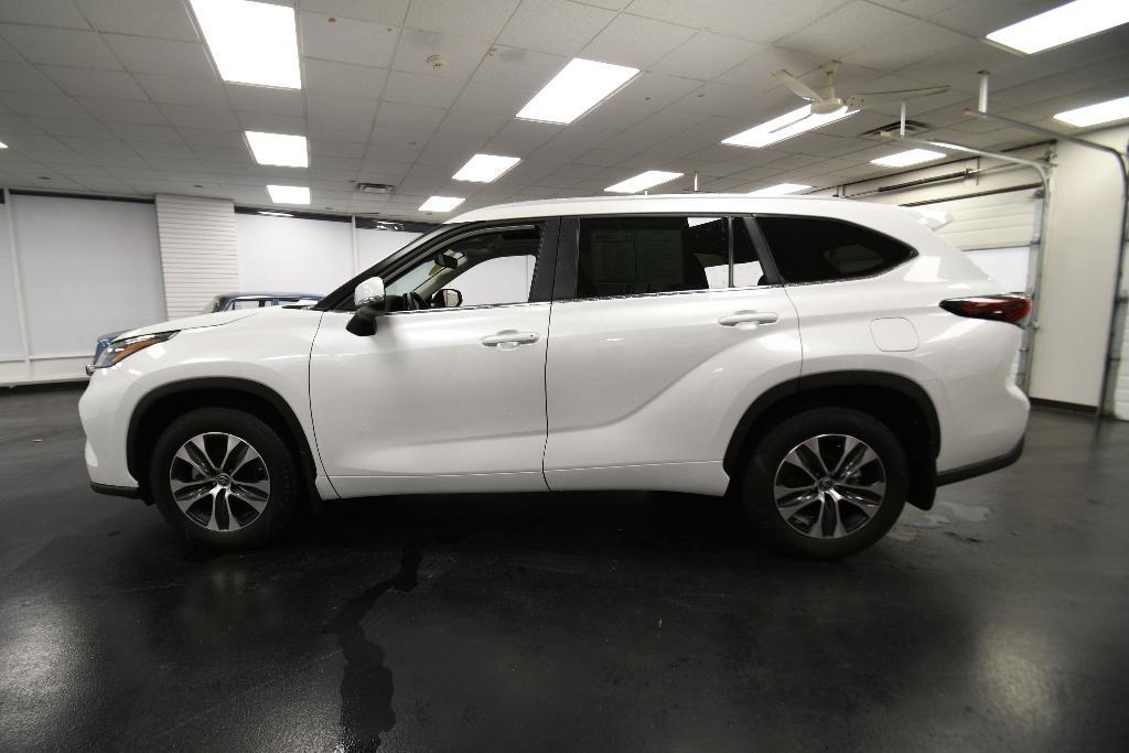 used 2024 Toyota Highlander car, priced at $43,990