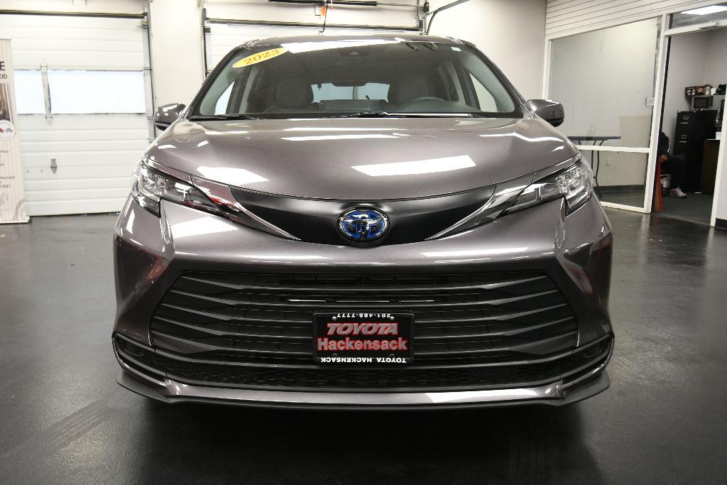 used 2023 Toyota Sienna car, priced at $41,400