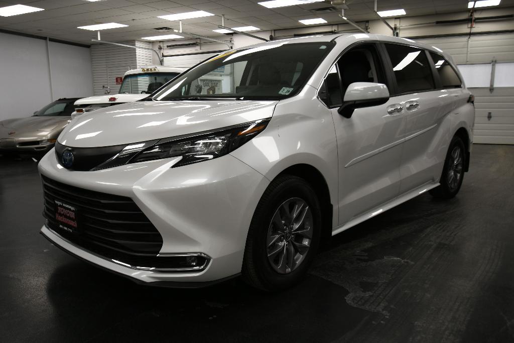 used 2024 Toyota Sienna car, priced at $51,570