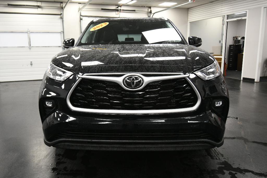 used 2023 Toyota Highlander car, priced at $40,491