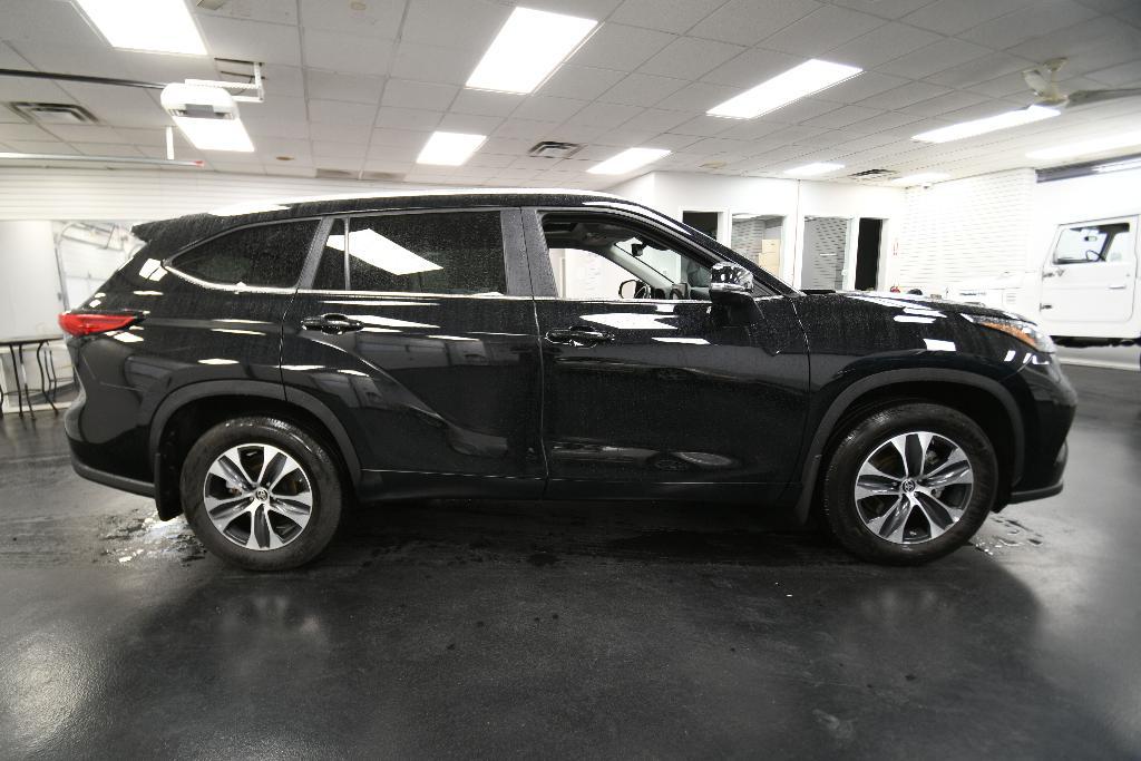 used 2023 Toyota Highlander car, priced at $40,491