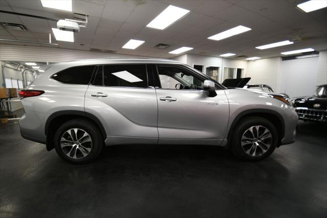 used 2020 Toyota Highlander Hybrid car, priced at $33,491