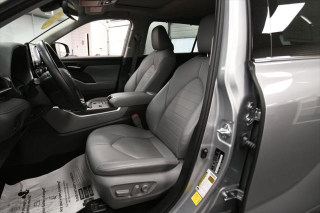used 2020 Toyota Highlander Hybrid car, priced at $33,491