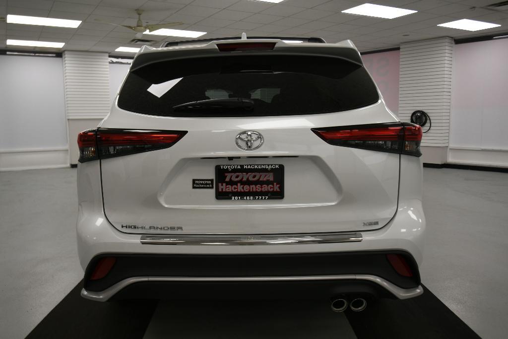 new 2023 Toyota Highlander car, priced at $50,026