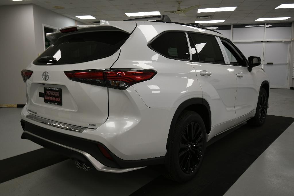 new 2023 Toyota Highlander car, priced at $50,026