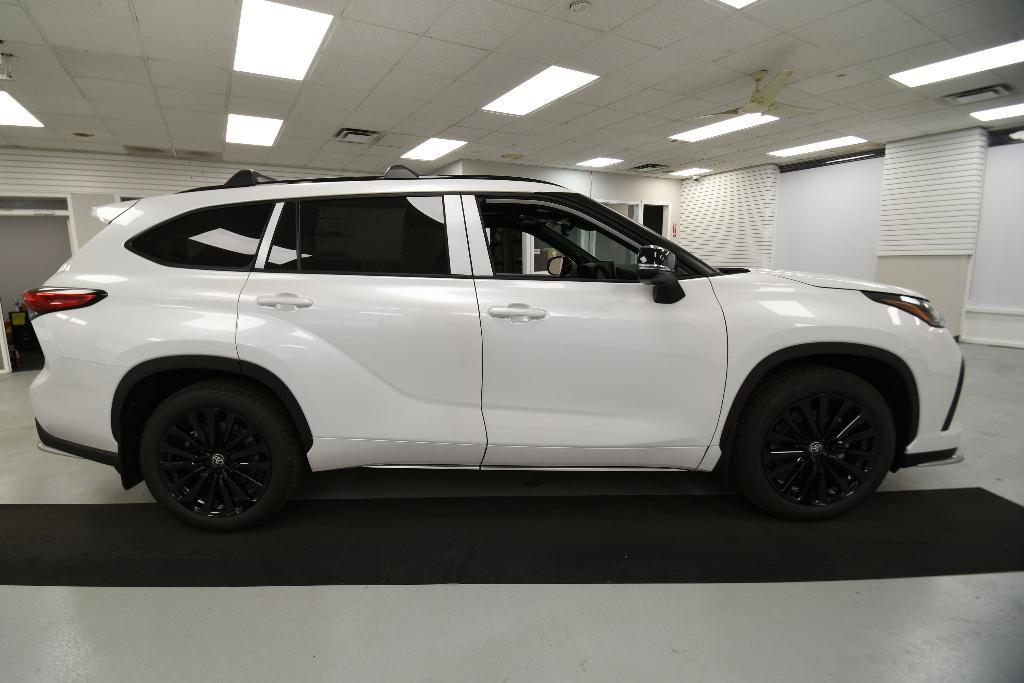 new 2023 Toyota Highlander car, priced at $50,026