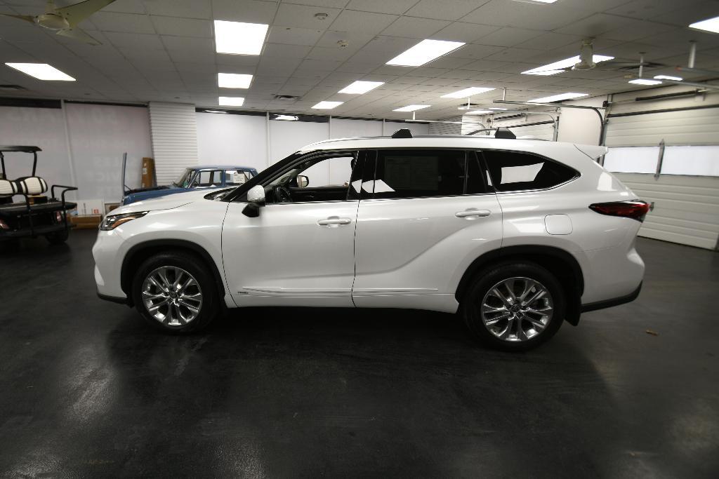 used 2022 Toyota Highlander Hybrid car, priced at $44,995